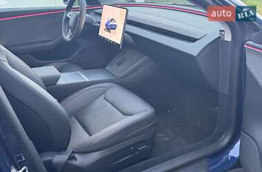 Седан Tesla Model 3 2024 в 