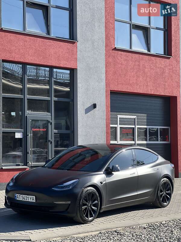 Седан Tesla Model 3 2020 в Івано-Франківську