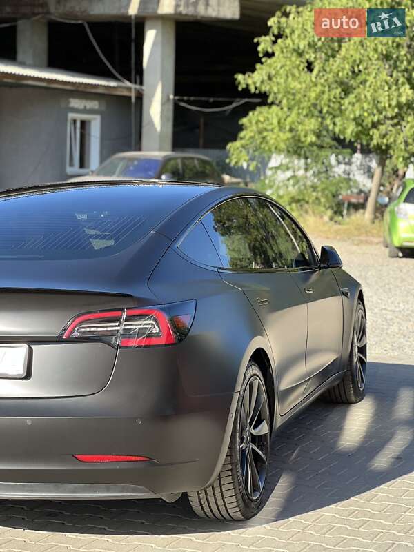 Седан Tesla Model 3 2020 в Івано-Франківську