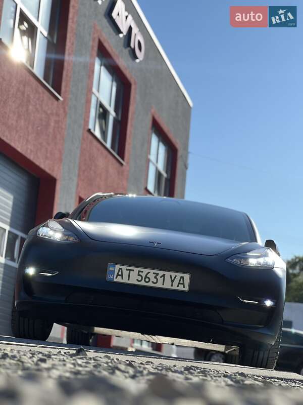 Седан Tesla Model 3 2020 в Івано-Франківську