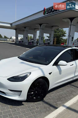 Седан Tesla Model 3 2022 в 