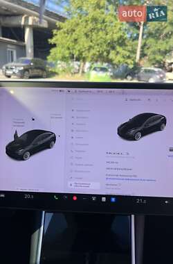 Седан Tesla Model 3 2020 в 