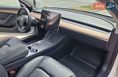 Седан Tesla Model 3 2021 в 