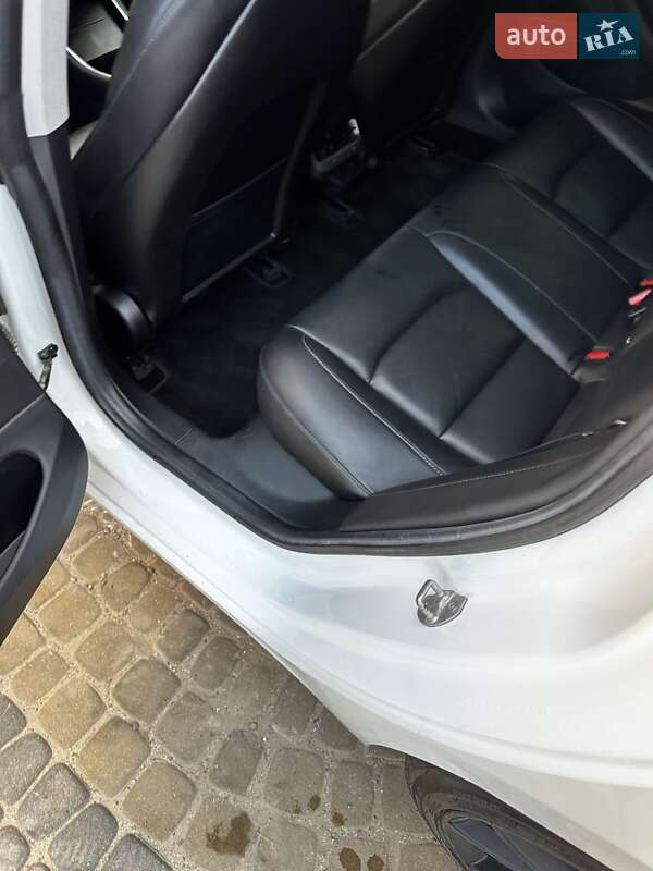 Седан Tesla Model 3 2018 в Львові
