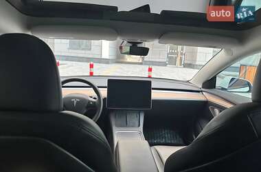 Седан Tesla Model 3 2023 в 