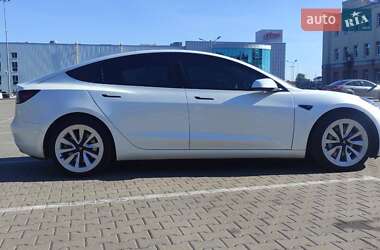 Седан Tesla Model 3 2022 в 