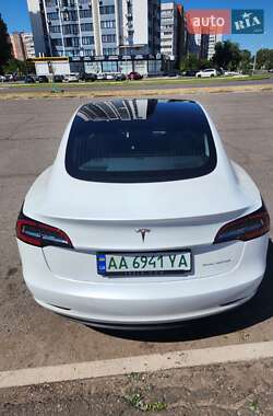 Седан Tesla Model 3 2020 в 
