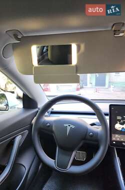 Седан Tesla Model 3 2020 в 