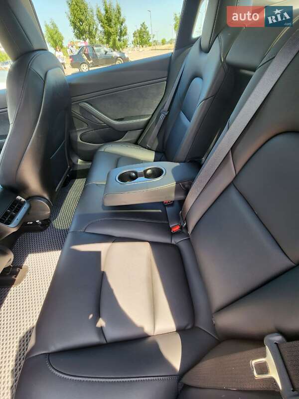 Седан Tesla Model 3 2020 в Черкассах