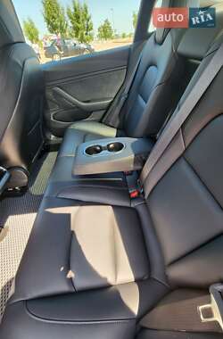 Седан Tesla Model 3 2020 в 