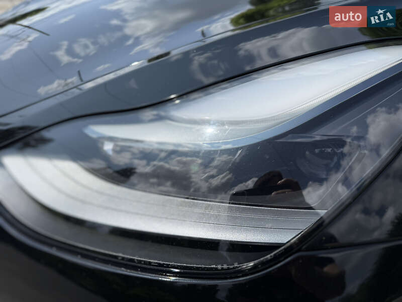 Седан Tesla Model 3 2022 в Вінниці