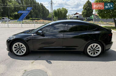 Седан Tesla Model 3 2022 в 