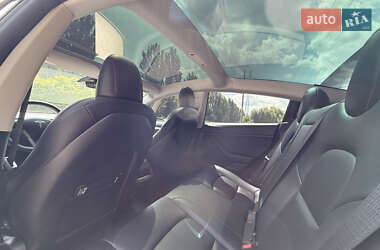 Седан Tesla Model 3 2022 в 