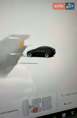 Седан Tesla Model 3 2022 в 