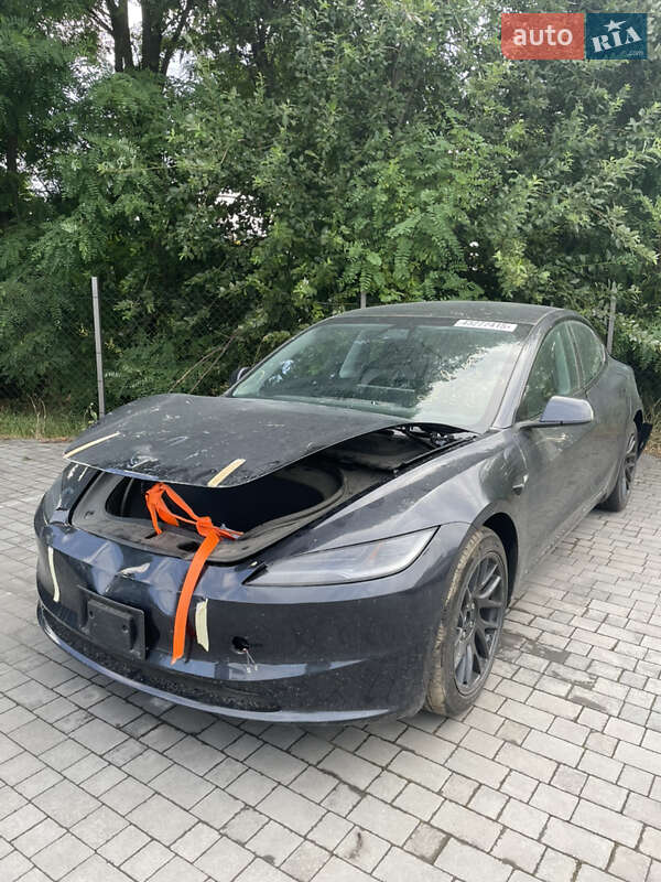 Седан Tesla Model 3 2024 в 