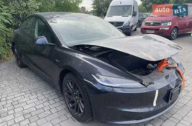 Седан Tesla Model 3 2024 в 