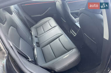 Седан Tesla Model 3 2024 в 