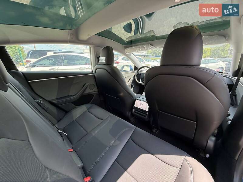Седан Tesla Model 3 2024 в Луцке