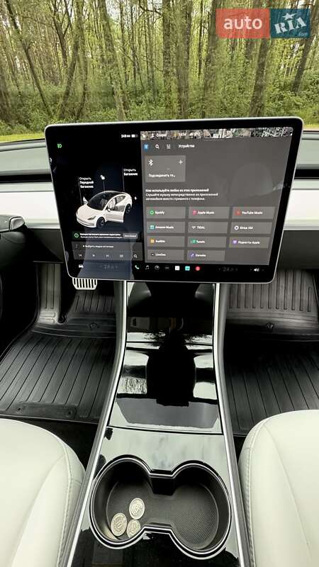 Седан Tesla Model 3 2018 в Львові