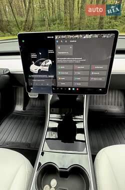 Седан Tesla Model 3 2018 в 