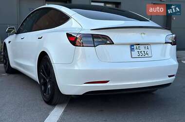 Седан Tesla Model 3 2022 в 