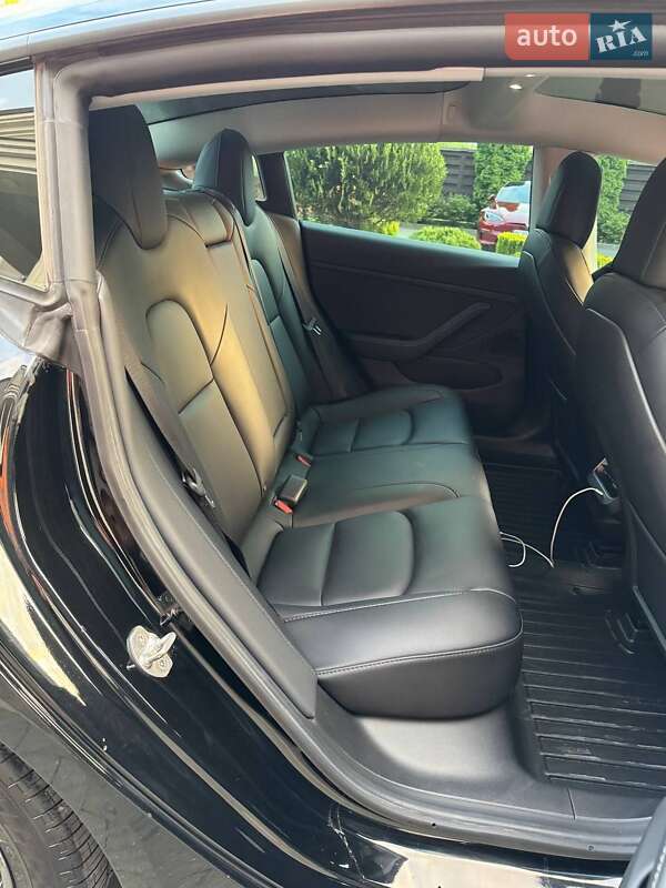 Седан Tesla Model 3 2021 в Стрые