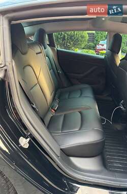 Седан Tesla Model 3 2021 в 