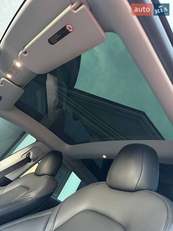 Седан Tesla Model 3 2021 в Стрые