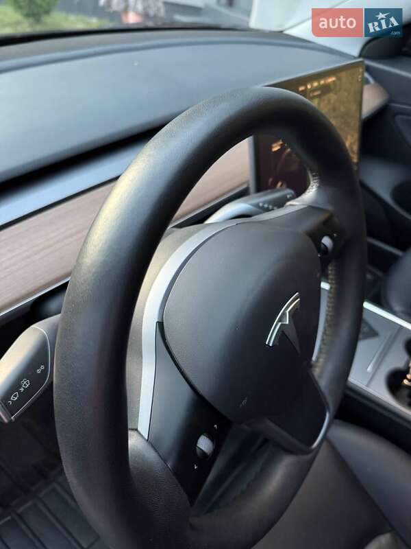 Седан Tesla Model 3 2021 в Стрые