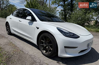 Седан Tesla Model 3 2020 в 