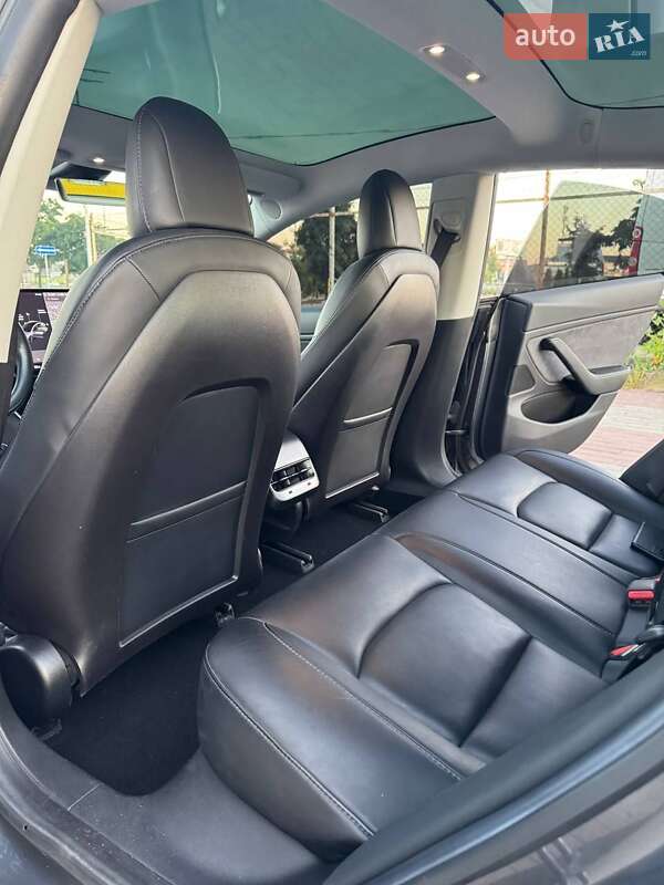 Седан Tesla Model 3 2019 в Києві