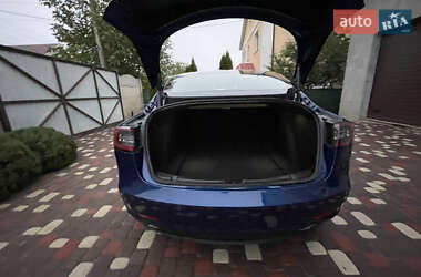 Седан Tesla Model 3 2022 в 