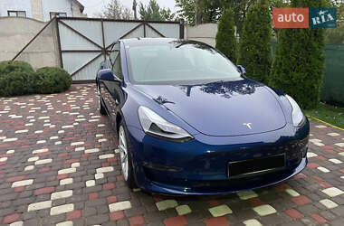 Седан Tesla Model 3 2022 в 