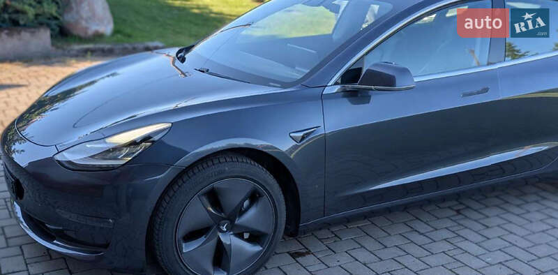 Седан Tesla Model 3 2020 в Тернополе