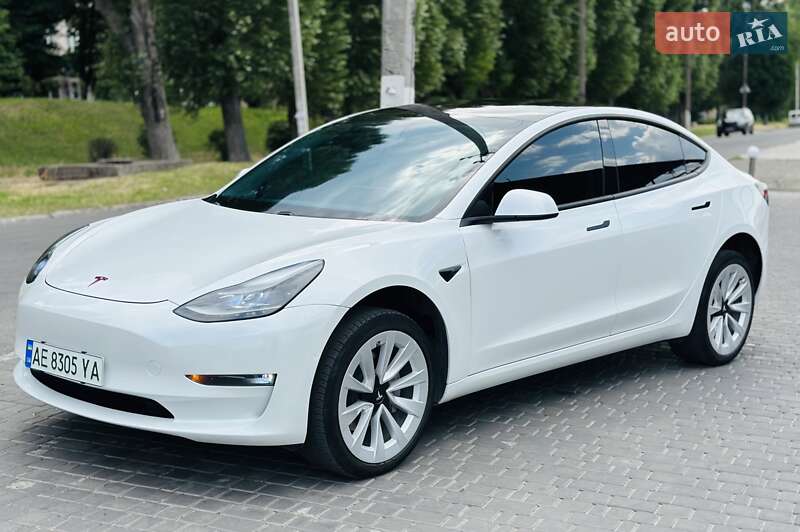 Седан Tesla Model 3 2021 в 