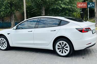Седан Tesla Model 3 2021 в 