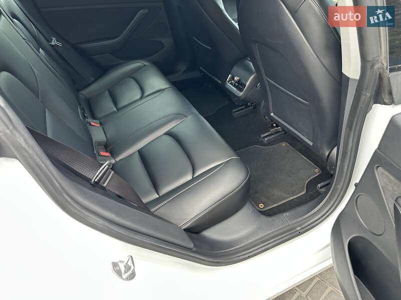 Седан Tesla Model 3 2021 в Каменском