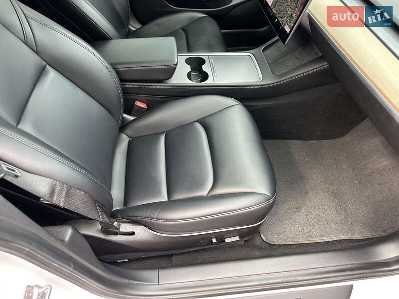 Седан Tesla Model 3 2021 в Каменском