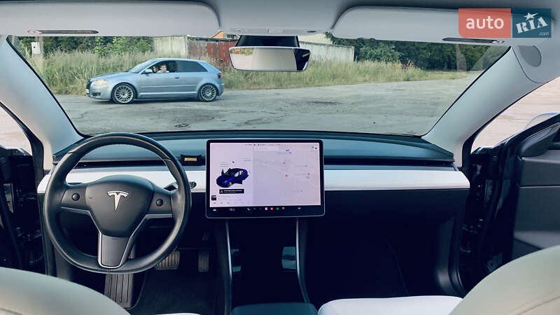 Седан Tesla Model 3 2018 в Жовкві
