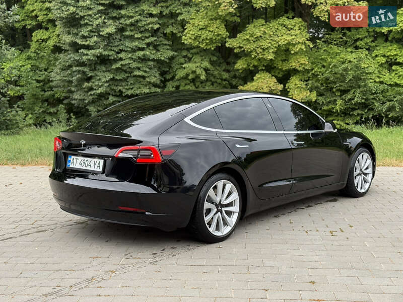 Седан Tesla Model 3 2019 в Долине