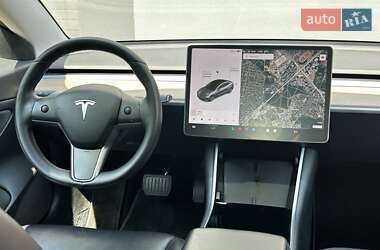 Седан Tesla Model 3 2020 в 