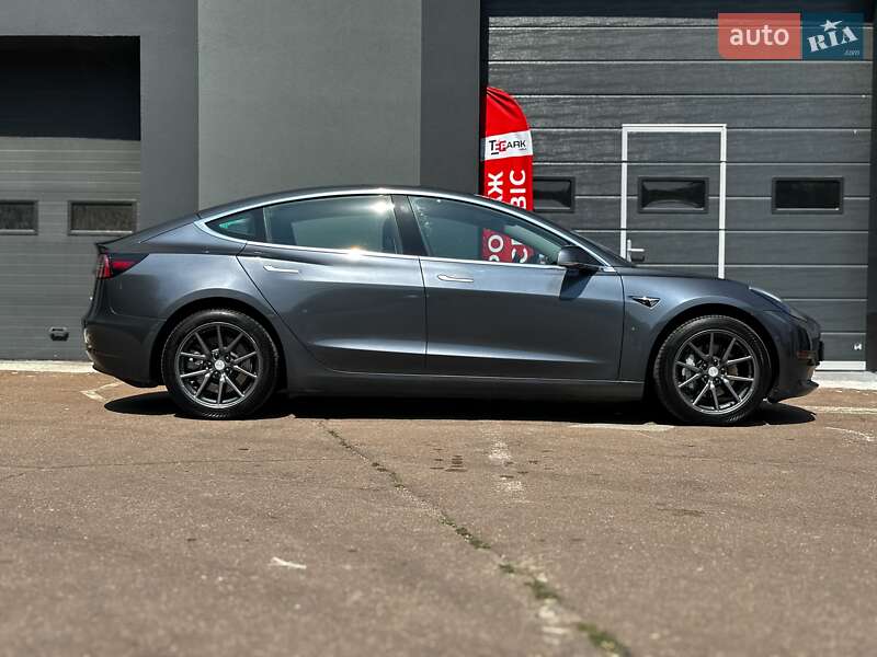 Седан Tesla Model 3 2020 в Києві