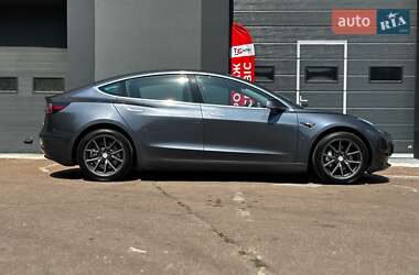 Седан Tesla Model 3 2020 в 