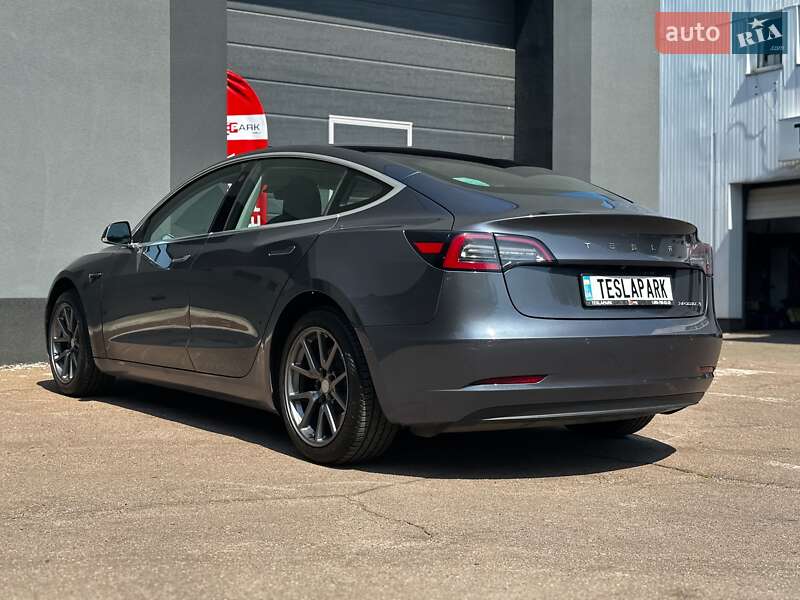 Седан Tesla Model 3 2020 в Києві
