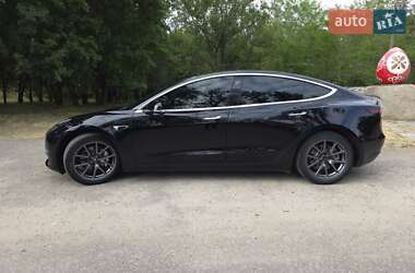 Седан Tesla Model 3 2019 в 
