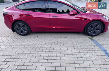 Седан Tesla Model 3 2022 в 