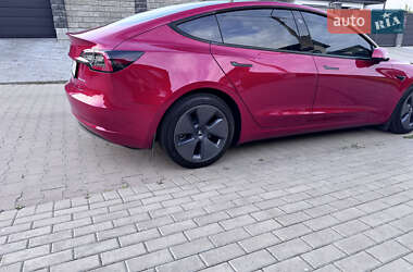 Седан Tesla Model 3 2022 в 
