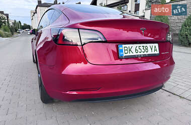 Седан Tesla Model 3 2022 в 