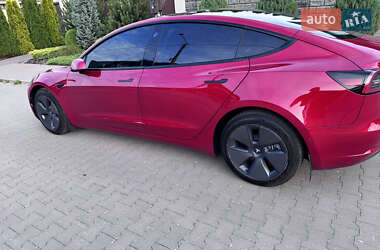 Седан Tesla Model 3 2022 в 