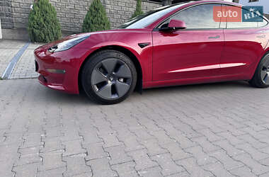 Седан Tesla Model 3 2022 в 